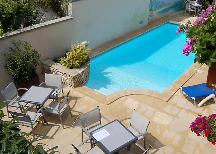 Logis Hotel Au Tambour Reims