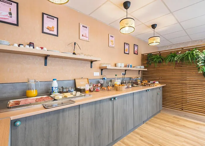 Logis Hotel Au Tambour Reims